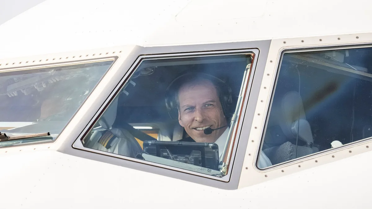 Editorial featured image for CEREVITY article on pilot mental health disclosure.