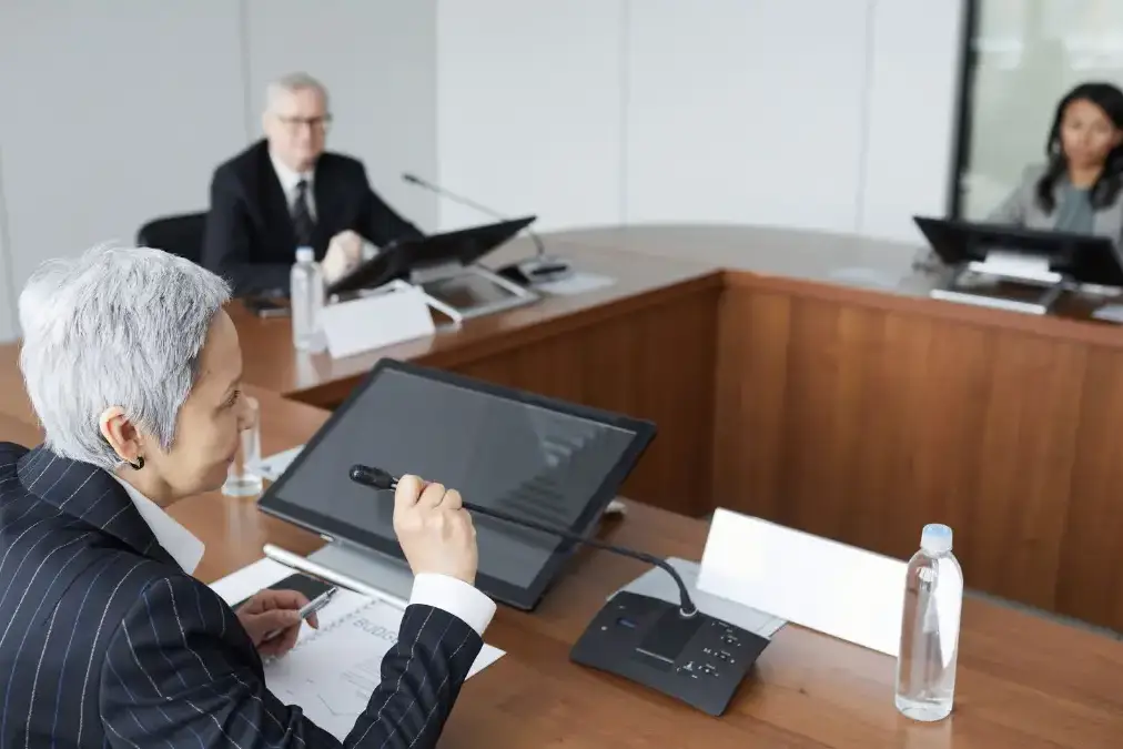 Editorial featured image for CEREVITY article on executive team strain.