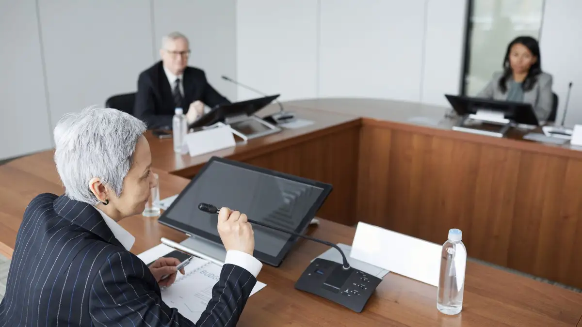 Editorial featured image for CEREVITY article on executive team strain.
