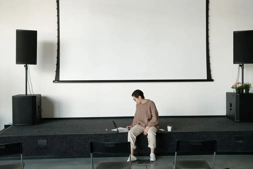 Editorial featured image for CEREVITY article on founder loneliness.